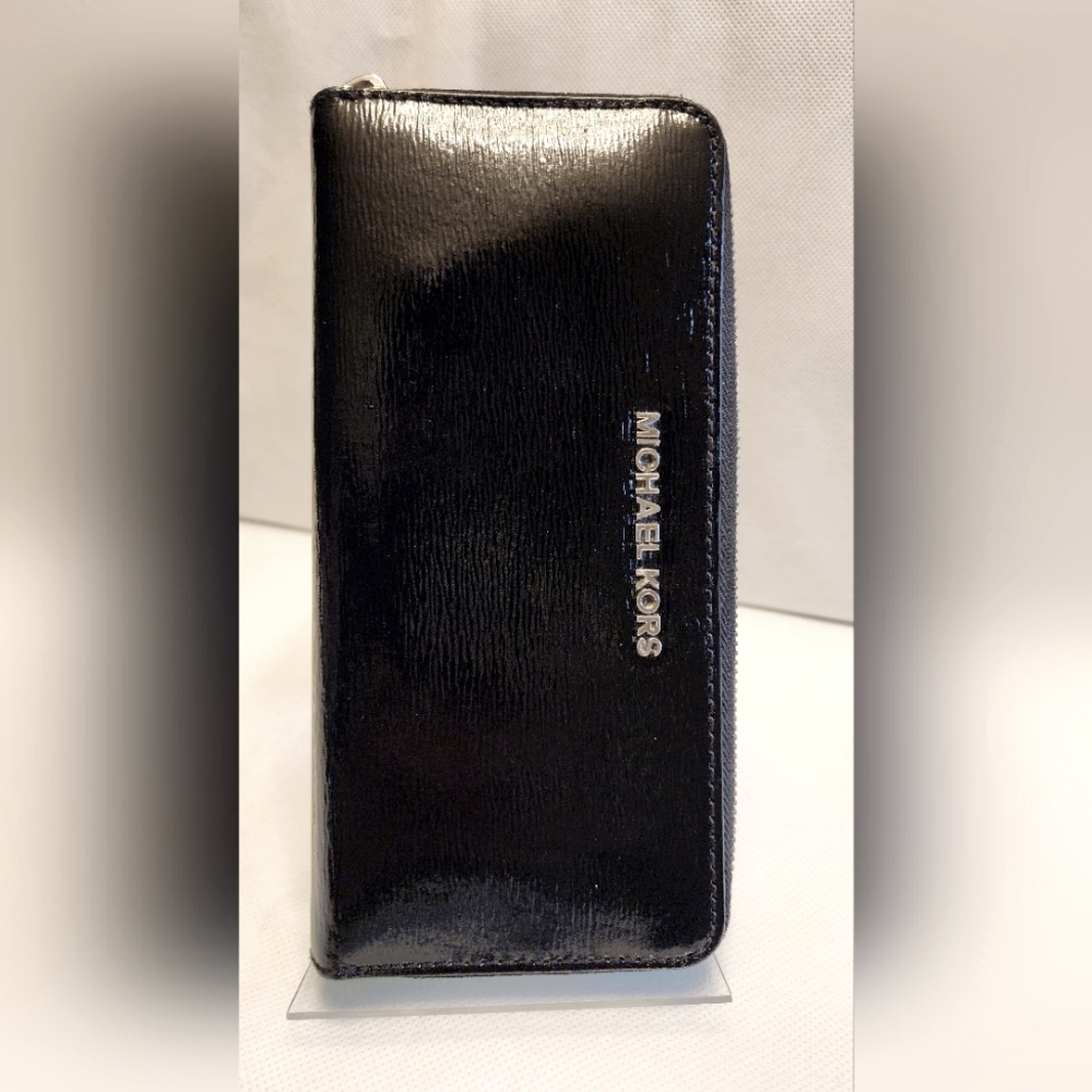 Michael Kors Black Patent Leather Continental Jet Set Zip Around Wallet